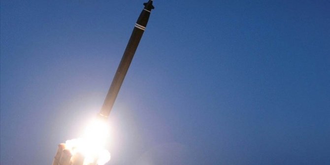 Japonya, Kuzey Kore'nin iki balistik füze denediğini bildirdi