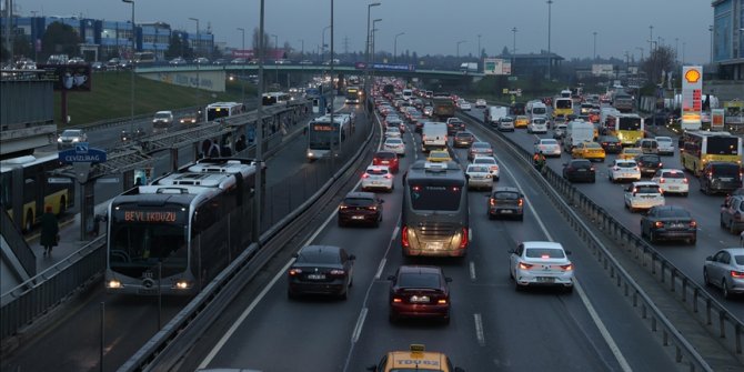 İstanbul'da trafik yoğunluğu yaşanıyor