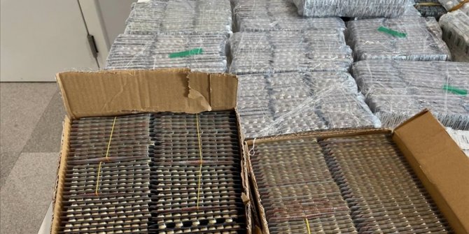 İstanbul Havalimanı'nda kaçak ilaç operasyonlarında 3 kişi yakalandı