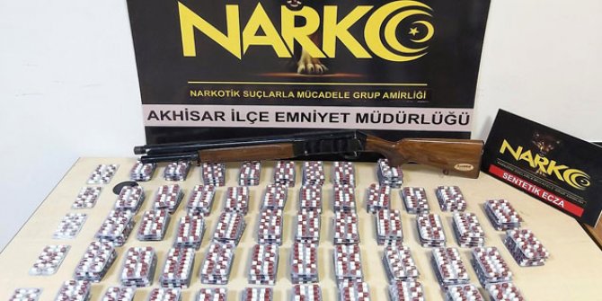 Akhisar'da yeşil reçeteye tabi 2 bin 853 hap ele geçirildi