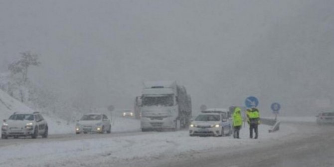 Bursa'yı Ankara'ya bağlayan karayolu çift taraflı olarak trafiğe kapandı