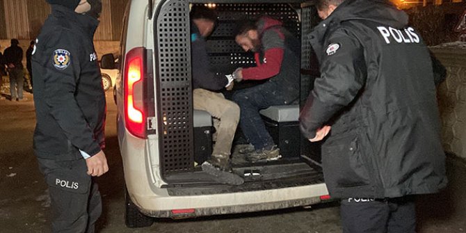 Kiralık otomobille inşaattan demir çalan 2 şüpheli yakalandı