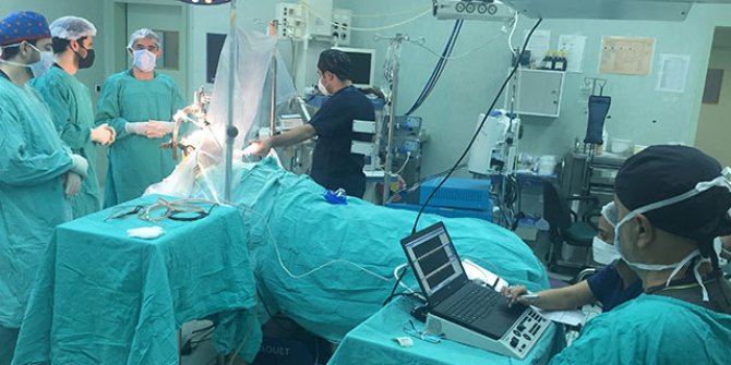 Beyin pili ameliyatıyla 15 yıldır yaşadığı şiddetli titremelerden kurtuldu