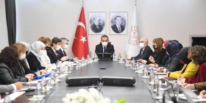 Milli Eğitim Bakanı Özer, kritik toplantıda müjdeyi verdi!