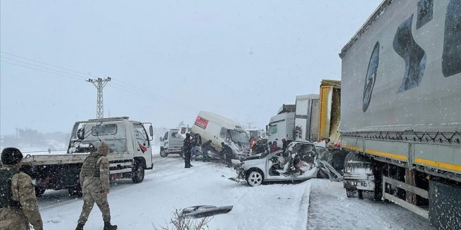 Mardin'de zincirleme trafik kazasında 3 kişi öldü, 12 kişi yaralandı