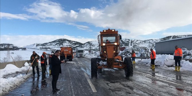 Gaziantep Valisi Gül TAG Otoyolu'nun 1-2 saat içinde tamamen açılacağını söyledi