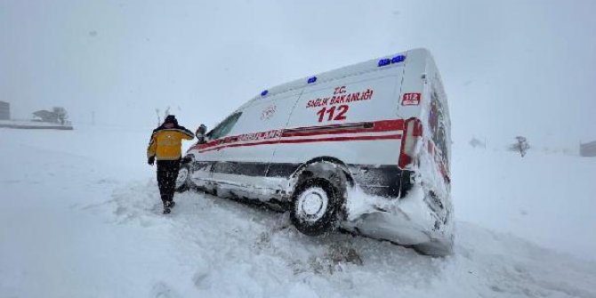 Bitlis'te hastaların imdadına sağlık ve karla mücadele ekipleri yetişti