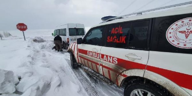 Van'da donma tehlikesi geçiren 8 kişiyi UMKE kurtardı