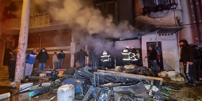 Müstakil evin deposunda çıkan yangında 3 kişi dumandan etkilendi
