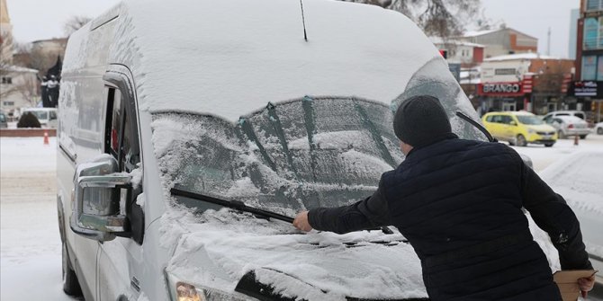 Doğu Anadolu'da kar yerini soğuk havaya bıraktı