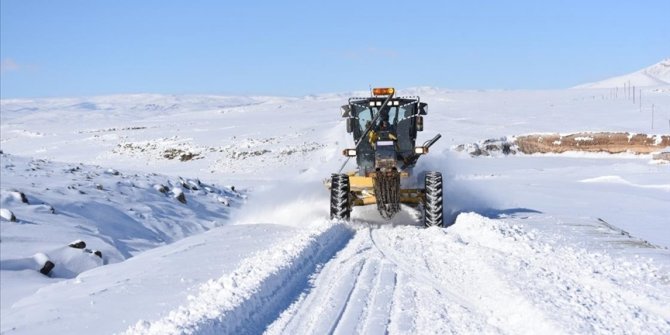 Doğu Anadolu'daki 6 kentte, 2272 yerleşim yerinin yolu ulaşıma kapandı