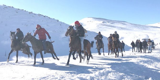 Eksi 22 derecede at yarışı