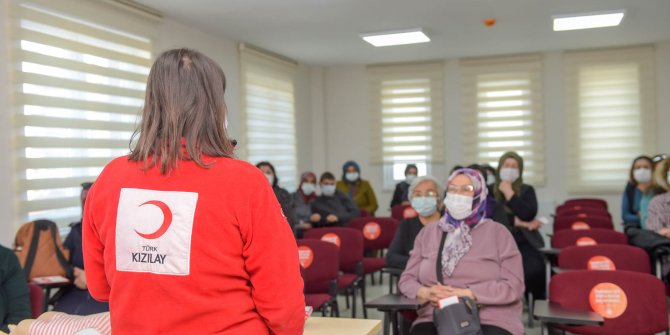 Altındağlı kadınlara ilk yardım eğitimi verildi