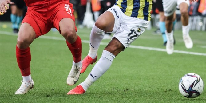 Fenerbahçe'ye kötü haber: Gittiği takımda tutunamadı geri dönüyor