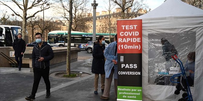 Fransa'da 425 bin 183 Kovid-19 vakası kaydedildi