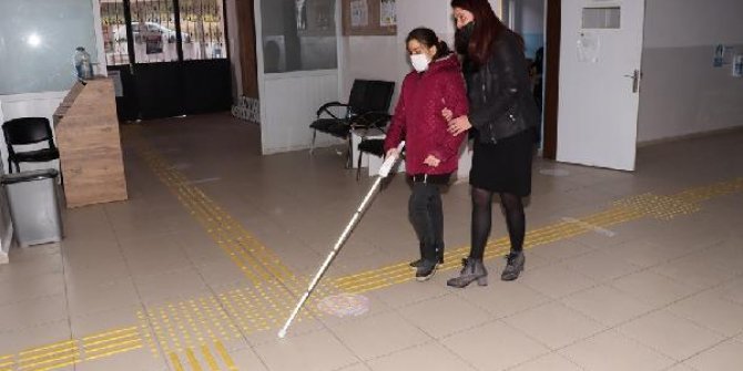 Görme engelli İrem'e karne gününde duygulandıran hediye