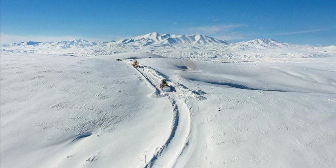 Ağrı'da termometreler gece sıfırın altında 33 dereceyi gösterdi