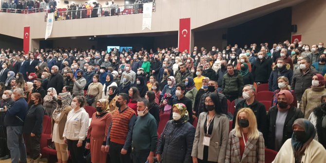 Karlı havaya rağmen Kırşehirliler salonu hınca hınç doldurdu