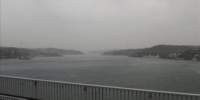 İstanbul Boğazı'nda gemi geçişleri çift yönlü askıya alındı