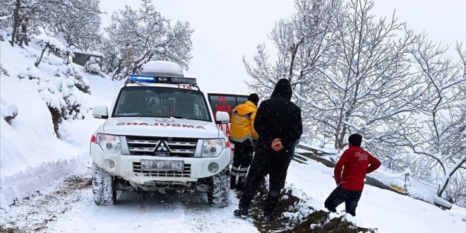 Sinop'ta sağlık ve özel idare ekipleri mahsur kalan hastalar için seferber oldu
