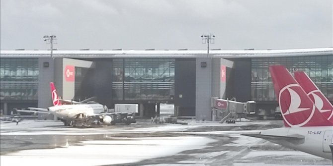 İstanbul Havalimanı'ndaki uçuşlar 18.00'e kadar durduruldu
