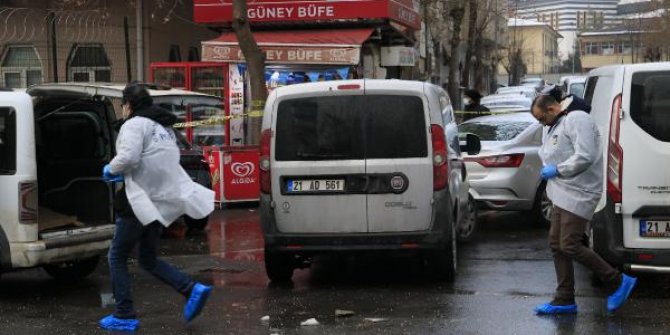 Adliye çıkış bıçaklı, silahlı kavga: 4 yaralı