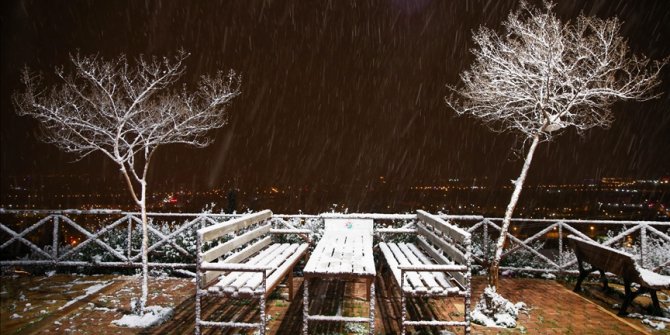 Antalya’ya 29 yıl sonra kar yağdı