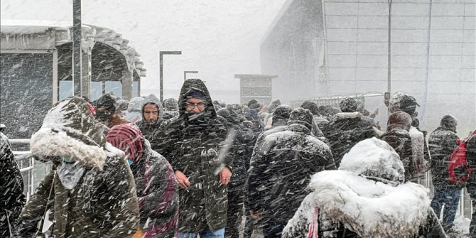 İstanbul'da metro seferleri bugün de saat 02.00'ye kadar uzatıldı
