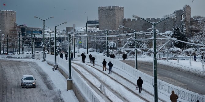 İstanbul'daki bazı üniversitelerde kar yağışı nedeniyle sınavlar ertelendi
