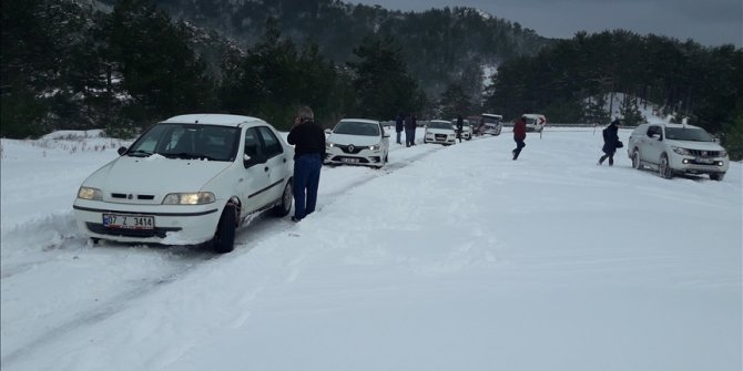 Denizli-Muğla kara yolu trafiğe kapatıldı