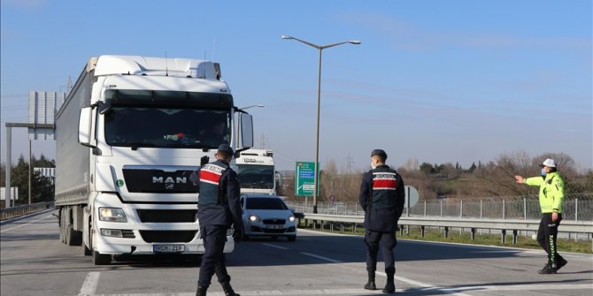 Trakya'dan İstanbul'a araç geçişine kar nedeniyle izin verilmiyor