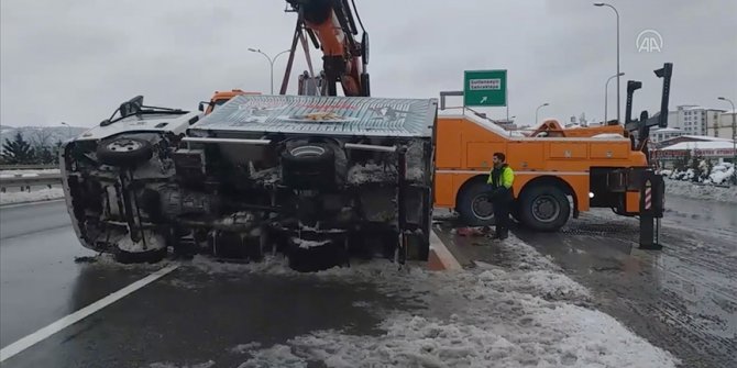 İstanbul TEM Otoyolu'nda trafik kazası nedeniyle yoğunluk oluştu