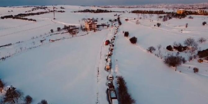 Sazlıbosna Köyü ve kapanan yol havadan görüntülendi