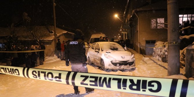 Evinde boğazı kesilerek öldürülmüş bulundu