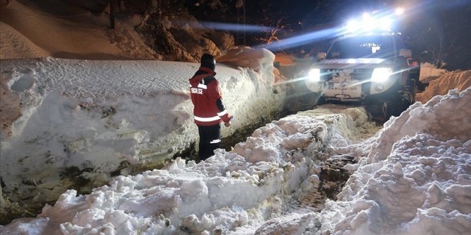 Kastamonu'da köyde mahsur kalan hastaya 4 saatlik çalışma sonucu ulaşıldı