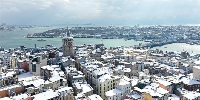Karadeniz'den nem topladı, İstanbul'a kar bıraktı