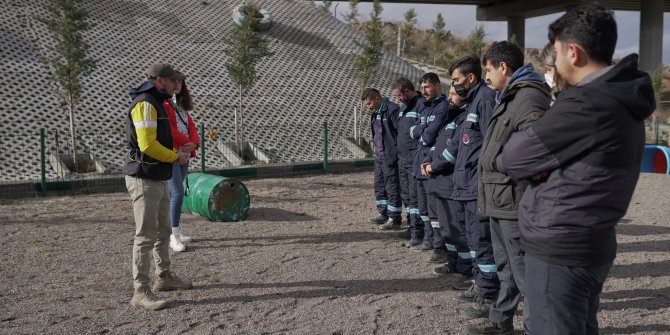 Sincan Belediyesi personellerine hayvan bakımı eğitimi verildi