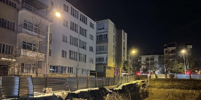 Balıkesir'de toprak kayması nedeniyle iki bina boşaltıldı