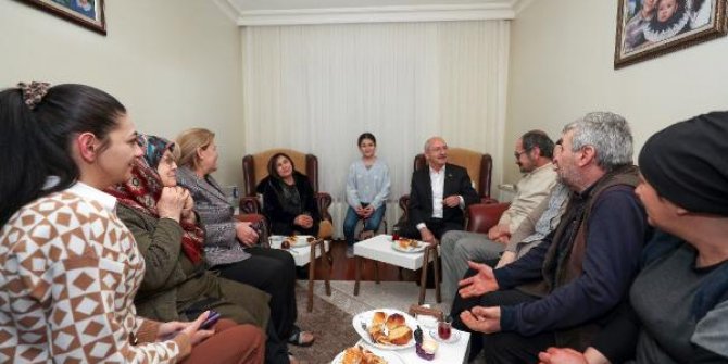 Kılıçdaroğlu, kendisini davet eden öğrenciyi evinde ziyaret etti