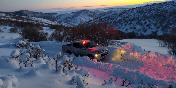 Amasya'da kar nedeniyle mezrada mahsur kalan çobanlar kurtarıldı