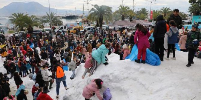 Alanya'da Toroslar'dan 500 ton 'kar' taşındı; çocuklar doyasıya eğlendi