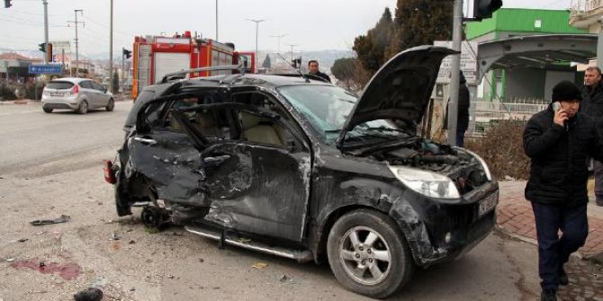 Manisa'da cenaze dönüşü kaza: 3 yaralı