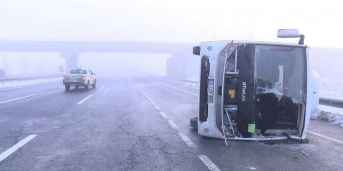 Çatalca'da polisleri taşıyan servis minibüsü devrildi: 10 yaralı