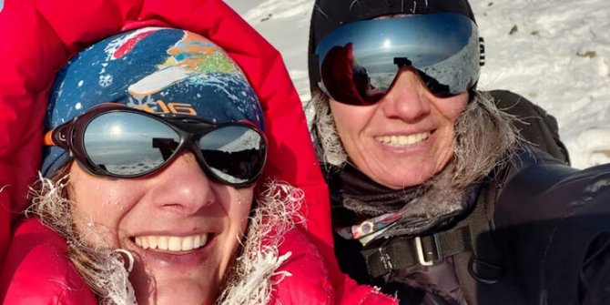 Ayşe ve Semra hemşireler -40 derecede Ağrı Dağı'nda zirve yaptı