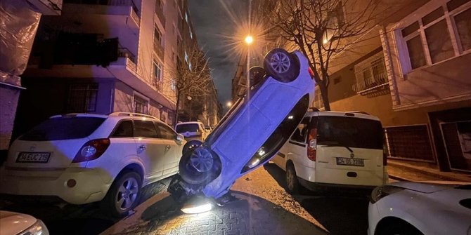İstanbul'da alkollü sürücü park halindeki araçlara çarptı