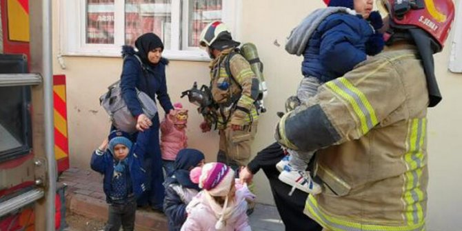 Evlerinde yangın çıktı; 5'i çocuk 7 Suriyeli kurtarıldı