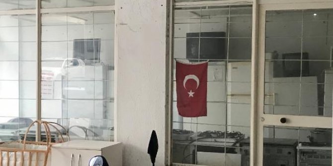 Çaldığı çamaşır makinelerini, yardım istediği esnafla kamyonete yükledi