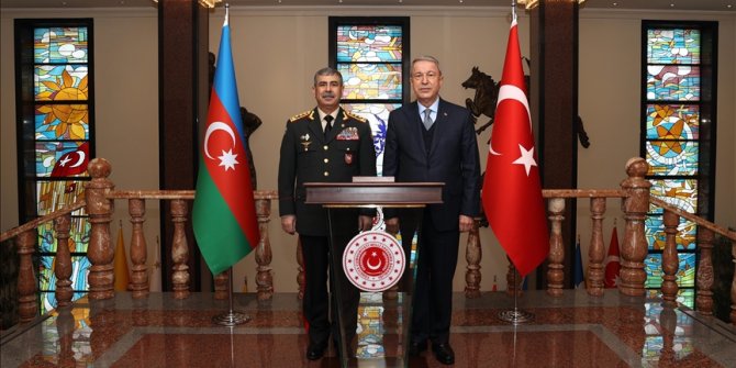 Milli Savunma Bakanı Akar, Azerbaycan Savunma Bakanı Hasanov ile görüştü