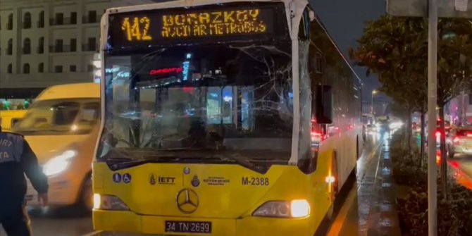 Esenyurt'ta İETT otobüsü, atık toplama kamyonuna çarptı