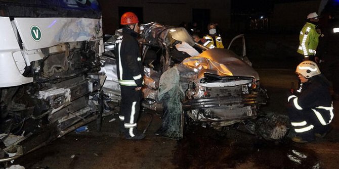 Bursa'da TIR'a çarpan otomobilin sürücüsü öldü